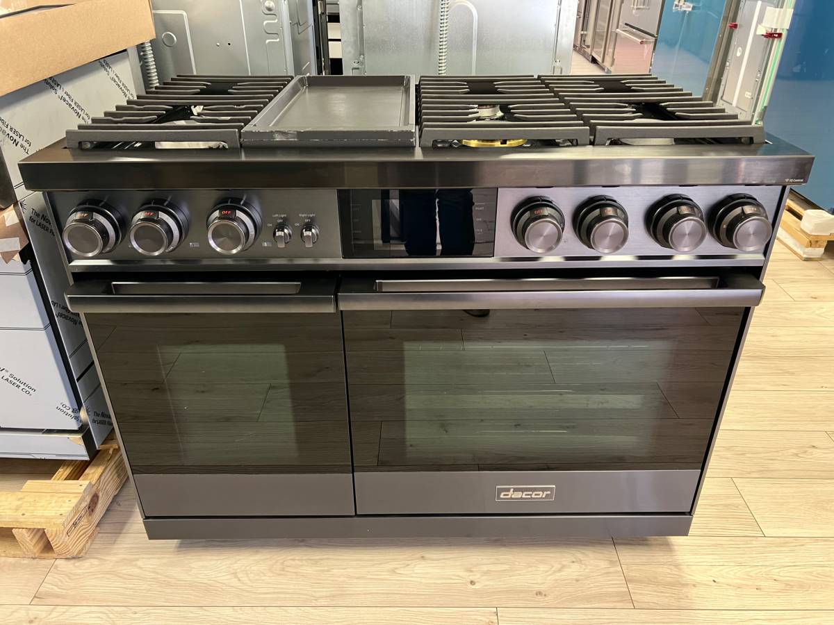 48 INCH Dacor Contemporary DOP48M96DLM Freestanding Professional Dual Fuel Smart Range with 6 Sealed Burners, Double Oven, 6.6 Cu. Ft. , Steam, Self-Clean, Dual-Stack Burners, Electric Griddle, Graphite Stainless, Gas * New Open Box *