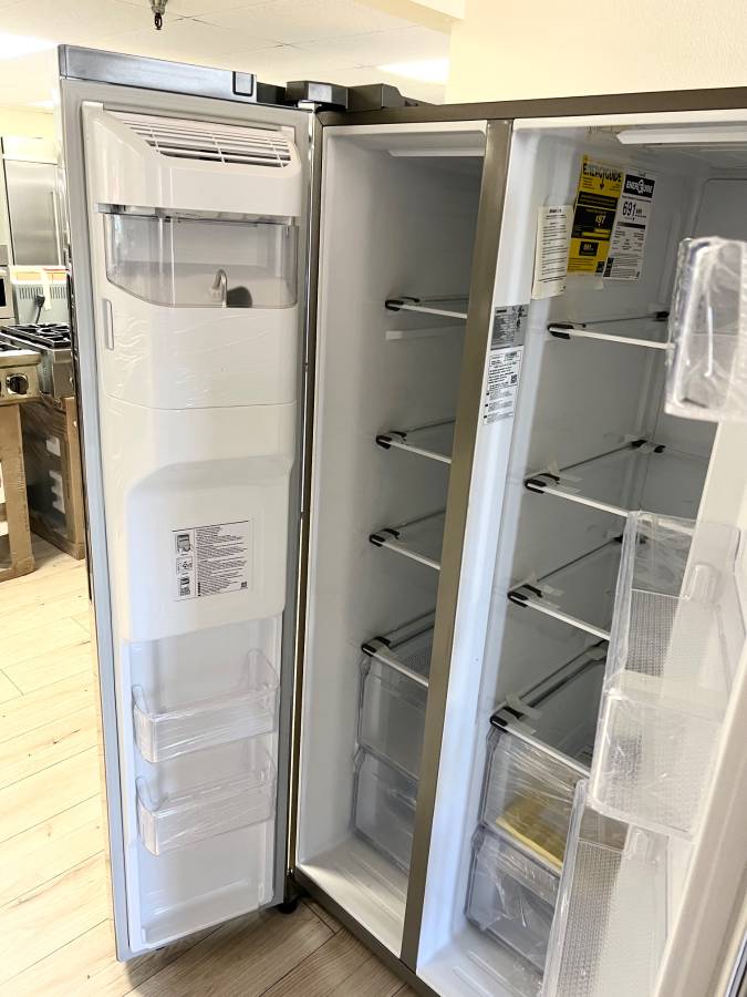 36 INCH Samsung RS27T5561SR Side by Side Refrigerator Family Hub, Alexa Built-In, In-Door Ice Maker, Filtered Water/Ice Dispenser, ENERGY STAR , Fingerprint Resistant Stainless Steel * New Open Box *