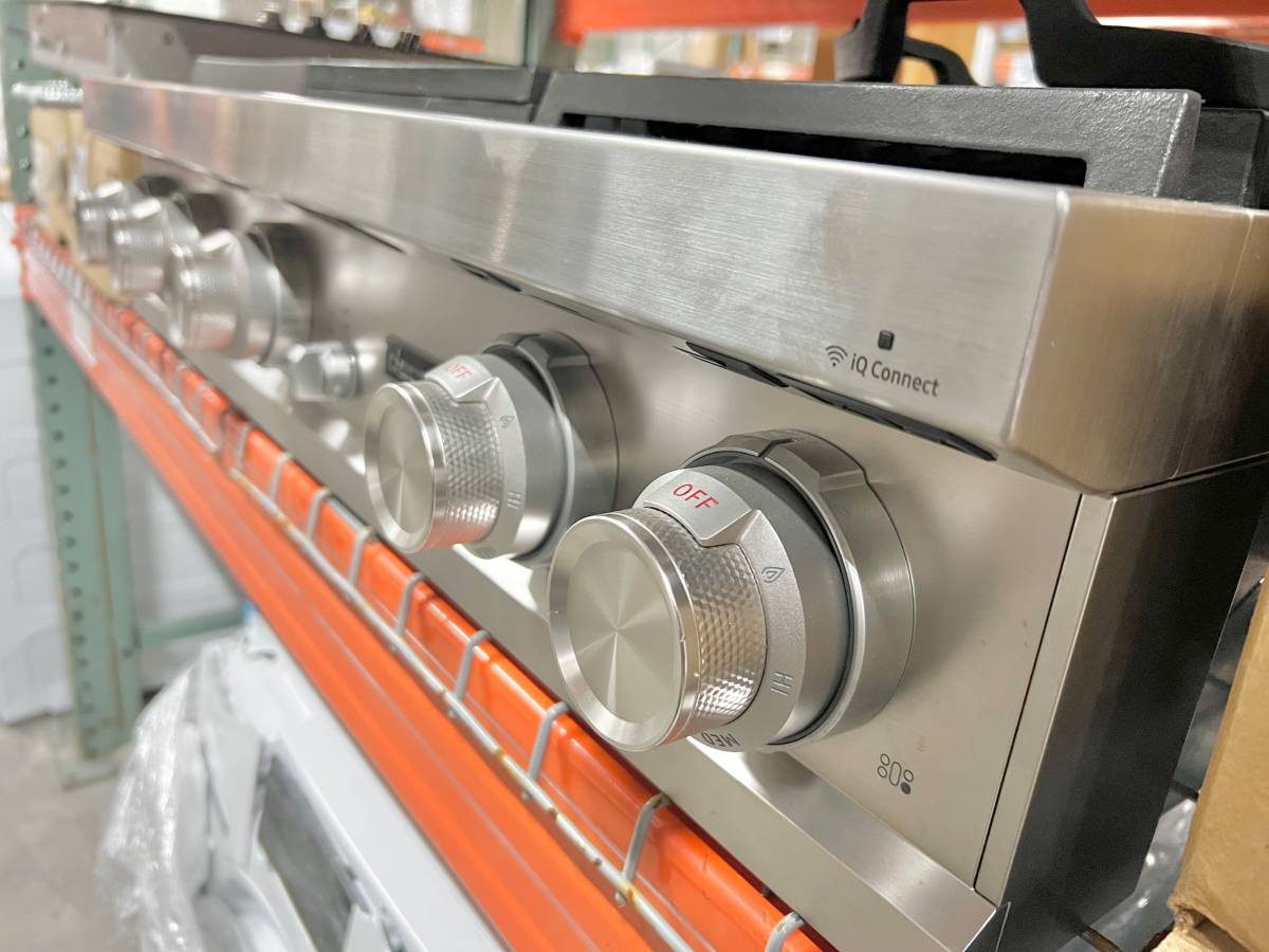 36 INCH Dacor Contemporary DTT36M974LS Gas Rangetop * New Open Box * 4 Sealed Burners, Continuous Grates, Auto Connected Hood, Simmer Sear Burners, Illumina Knobs, Electric Griddle , Stainless Steel, Natural Gas