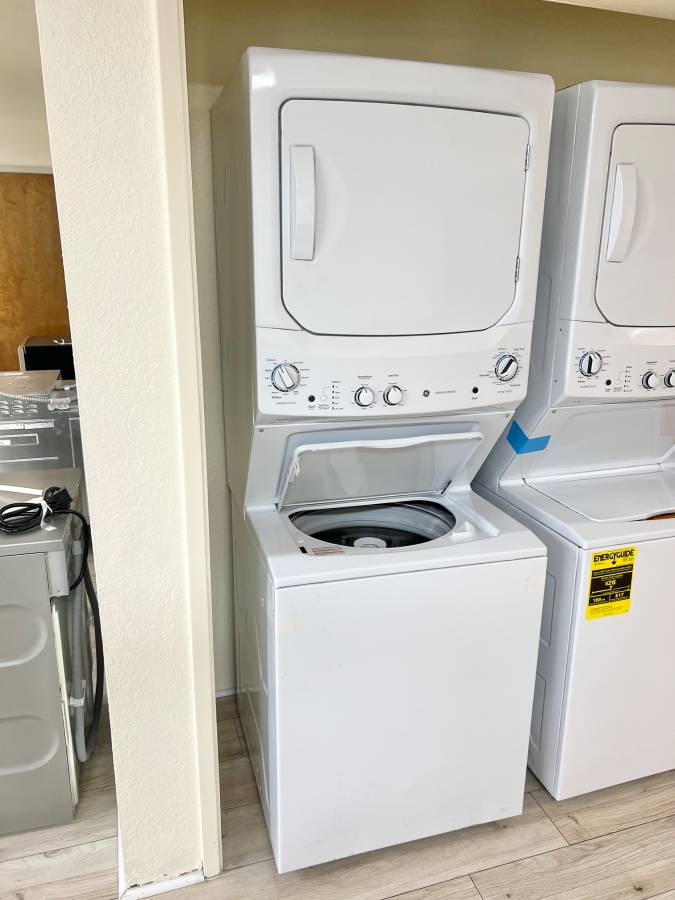 27 INCH GE Stackable GUD27ESSMWW Electric Laundry Center White * New Open Box Auto-load Sensing, Cycle Status Lights, Rotary Controls, 11 Wash Cycles, 6 Wash Rinse Temperatures , 800 RPM , White .