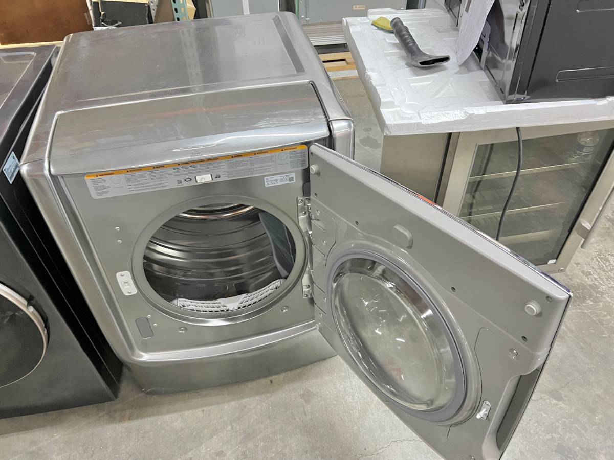 29 INCH LG Turbo Steam Series  DLGX9001V Gas Smart Dryer 9.0 Cu. Ft., Turbo Steam, Thin Q, Flow Sense Duct Clogging Indicator, Never Rust Stainless Steel Drum, Sensor Dry, 14 Dryer Programs, Child Lock, CSA Graphite Steel * New Open Box