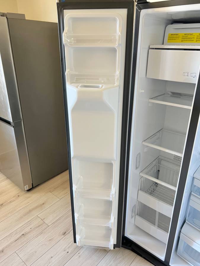 36 INCH GE GZS22IYNYHFS Counter Depth Side by Side Freestanding Refrigerator * New Open Box * 21.8 Cu. Ft. , Showcase LED Lighting, External Filtered Water Dispenser , Ice Dispenser AHAM Fingerprint Resistant Stainless Steel .