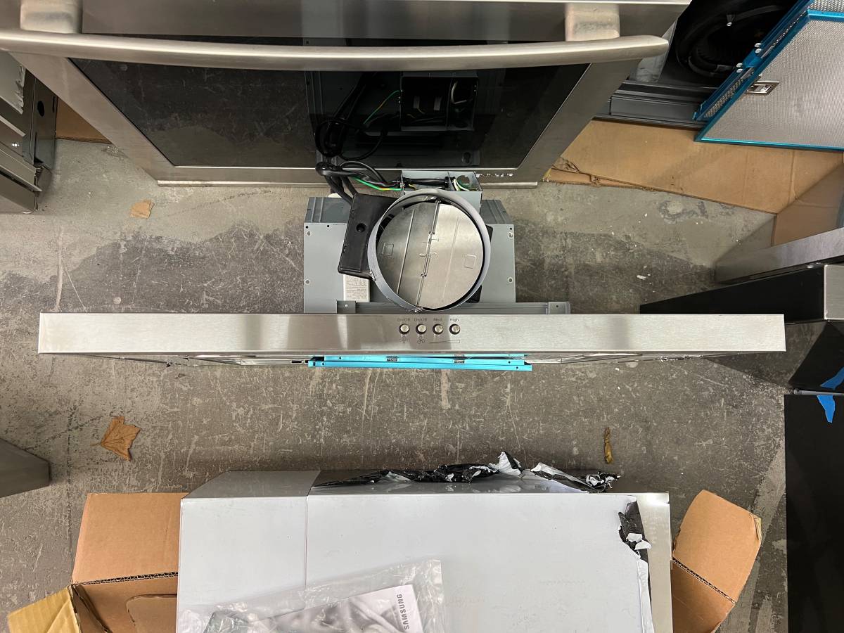 30 INCH Whirlpool WVW57UC0FS Wall Mount Range Hood Stainless new open box Stainless Steel 400 CFM Blower Inline Included