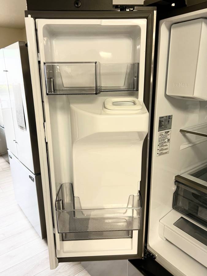 36 INCH Samsung RF32CG5900SRAA FAMILY HUB ! Refrigerator LCD Screen * New Open Box * Refrigerator Family Hub 30 Cu Ft , Dual Auto Ice Maker , Wi-Fi , ADA Compliant , ENERGY STAR Certified , Fingerprint Resistant , Stainless Steel.