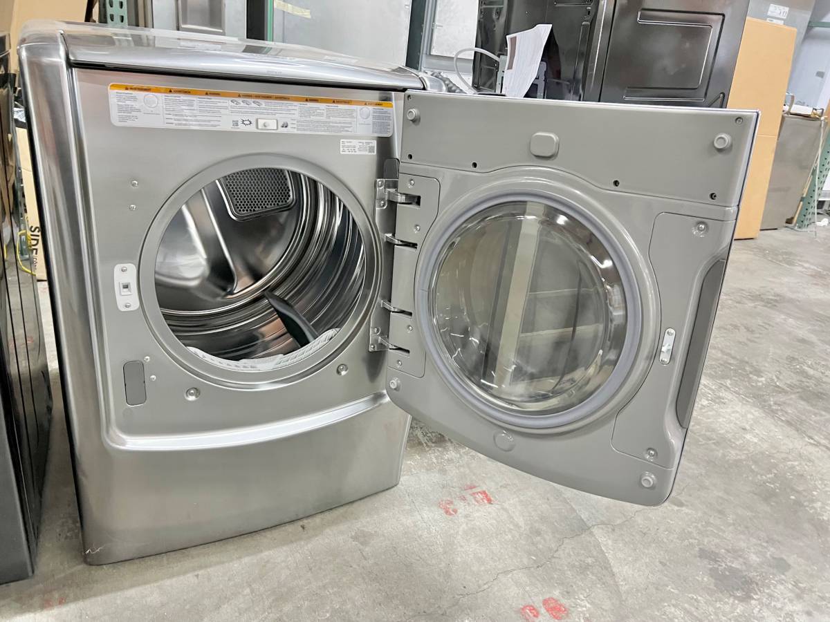 29 INCH LG Turbo Steam Series  DLGX9001V Gas Smart Dryer 9.0 Cu. Ft., Turbo Steam, Thin Q, Flow Sense Duct Clogging Indicator, Never Rust Stainless Steel Drum, Sensor Dry, 14 Dryer Programs, Child Lock, CSA Graphite Steel * New Open Box