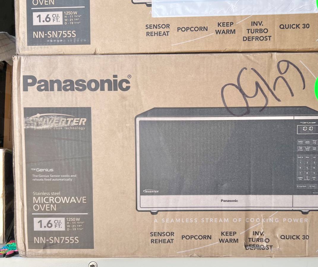 1.6 cu. ft. PANASONIC Microwave, NN-SN755S , Stainless Steel * New Open Box * 1250 Watt High power , 10 Power Levels, 14 Auto Cook Menus, Auto Defrost , Inverter Technology ,