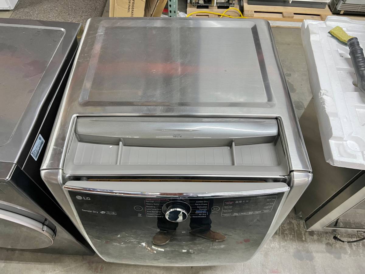 29 INCH LG Turbo Steam Series  DLGX9001V Gas Smart Dryer 9.0 Cu. Ft., Turbo Steam, Thin Q, Flow Sense Duct Clogging Indicator, Never Rust Stainless Steel Drum, Sensor Dry, 14 Dryer Programs, Child Lock, CSA Graphite Steel * New Open Box