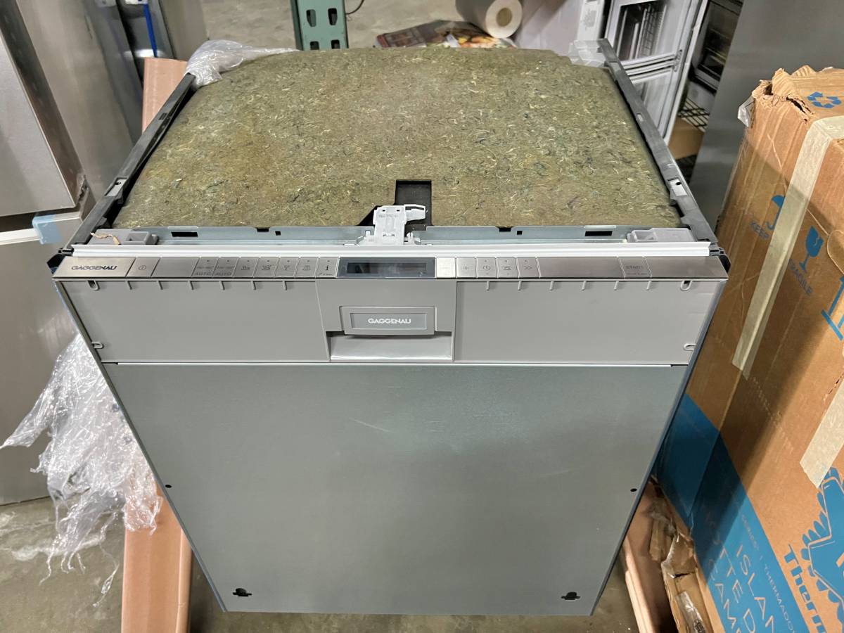 24 INCH GAGGENAU DF251761/52 Fully Integrated Dishwasher Panel Ready , 14 Place Setting , 2 Cycle Options , Adjustable Upper Rack , 3rd Rack , Glass Protection , Load Sensor , 44 dBA , Energy Star New Open Box