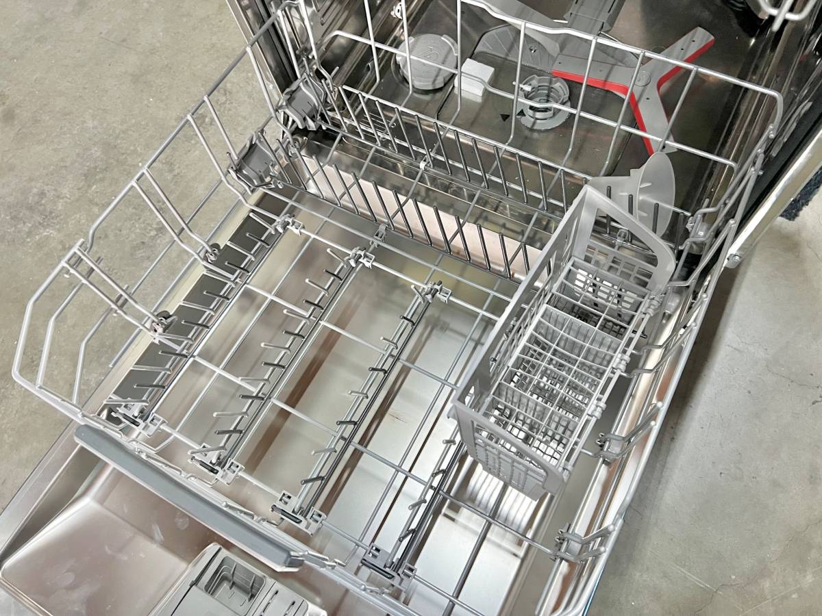 24 INCH Bosch Benchmark Series SHV9PCM3N Dishwasher * New Open Box *  PANEL READY Fully Integrated Built In Panel Ready Dishwasher , 9 Wash Cycles , Flexible 3rd Rack , 39 dBA , 16 Place Setting  *