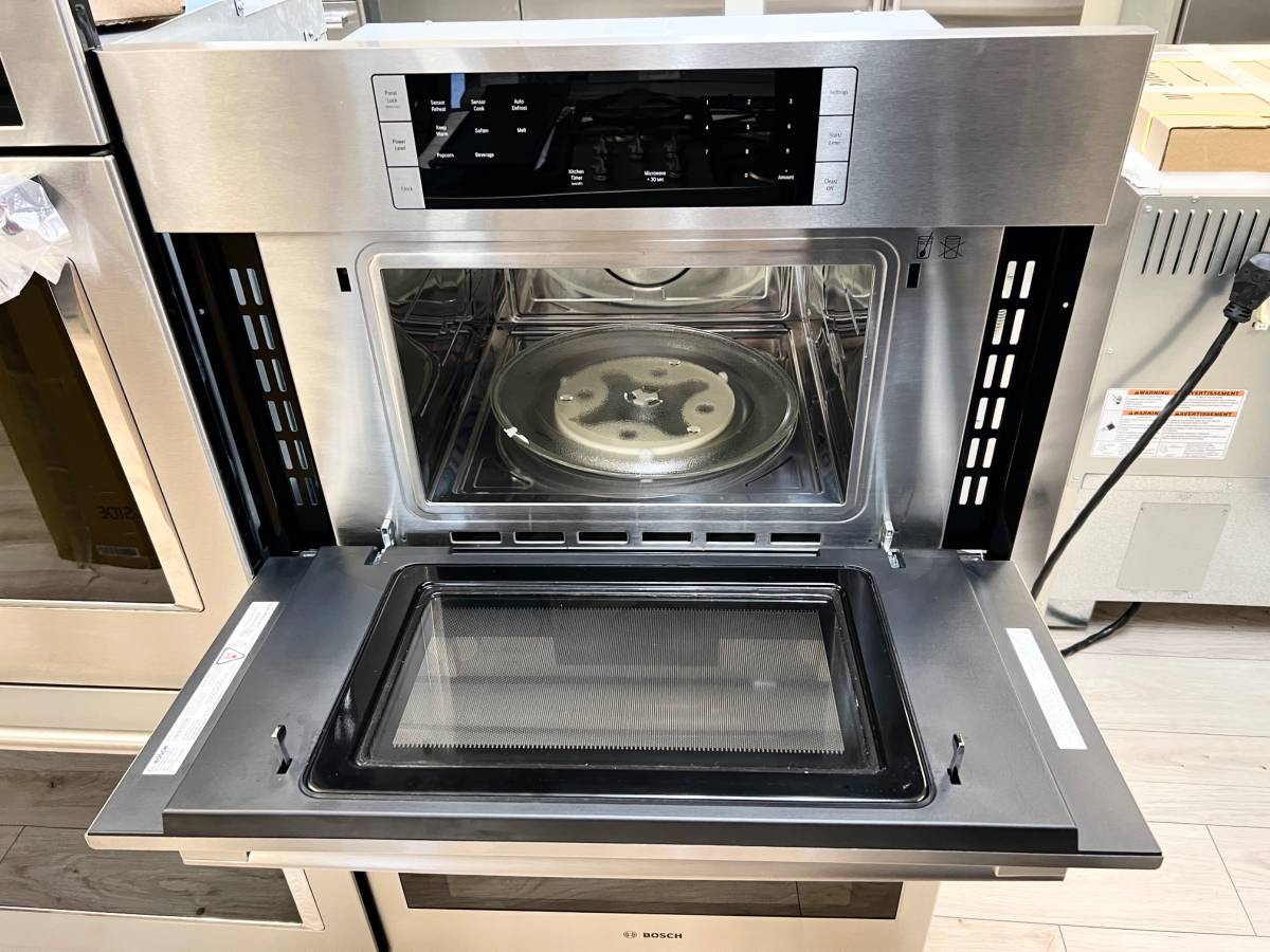 30 INCH Bosch 500 Series HBL57M52UC Double Combination Electric Wall Oven with 6.2 cu. ft. Total Capacity, True Convection, Sensor Cooking, Self-Clean, Popcorn Setting, Glass Turntable , New Open Box