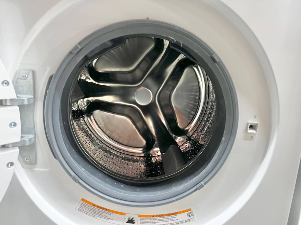 24 Inch Bosch Washer and Dryer Energy Star White Set New Open Box , Energy Star , ADA , Stackable, Washer Model : WGA14400UC Dryer Model : WPA12100UC