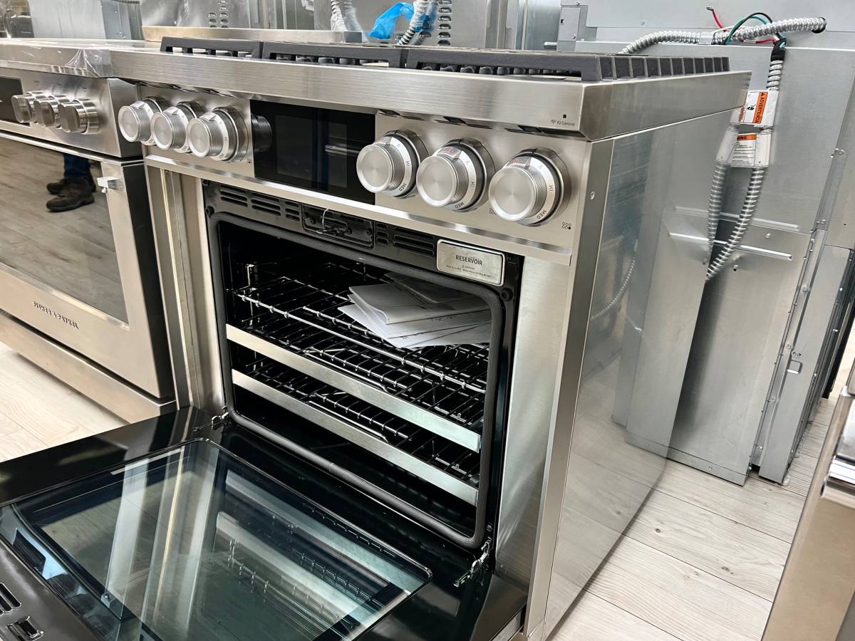 36 INCH Dacor Contemporary DOP36C86DLS Freestanding Dual Fuel Smart Steam Range with 6 Sealed Burners, 4.8 cu. ft. Oven Capacity, and Four-Part Pure Convection: Silver Stainless Natural gas Or Propane LP