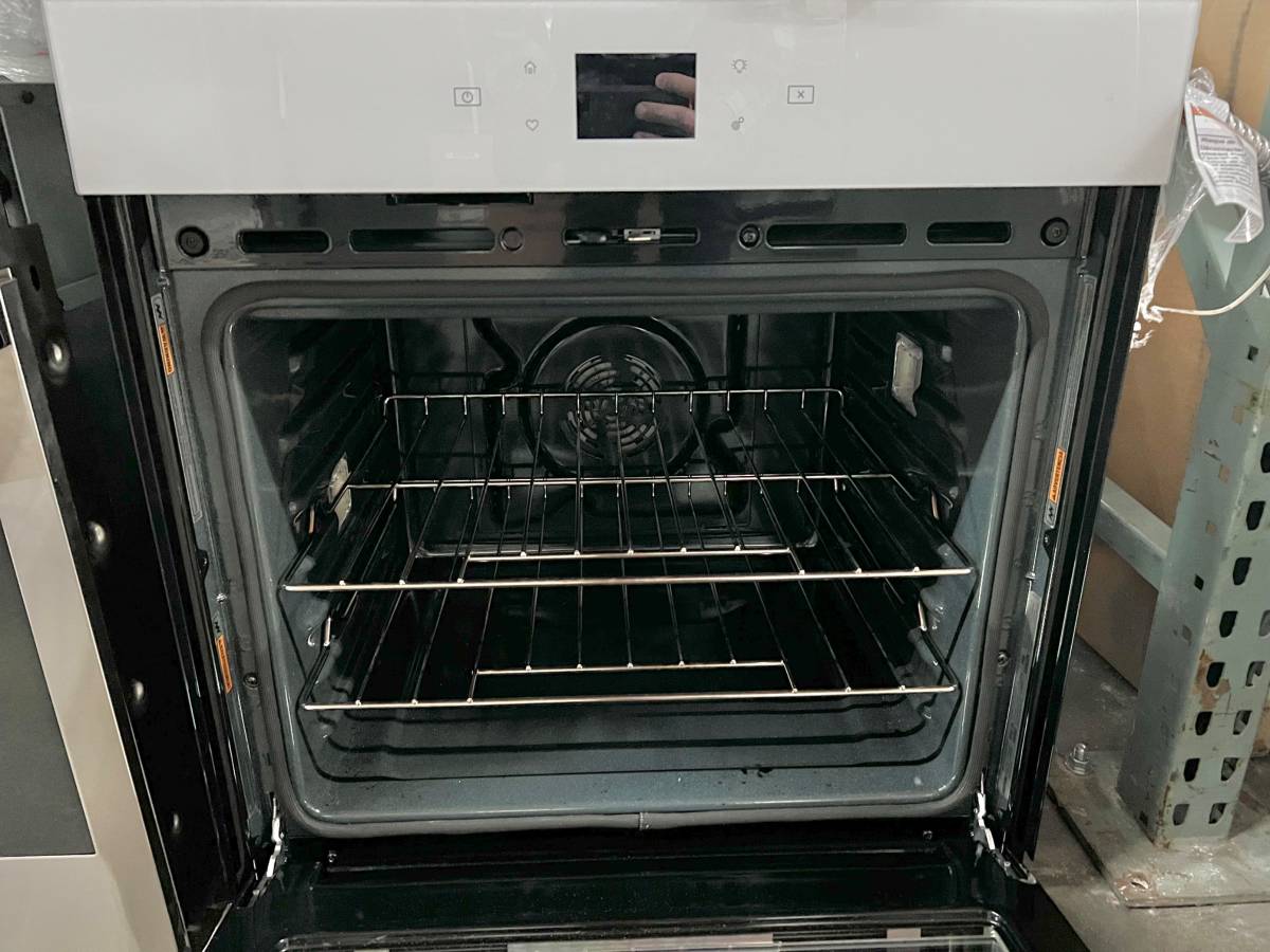 27 INCH Whirlpool WOES5027LW Single Wall Convection Oven, * New Open Box * 4.3 cu. ft. Fan Convection Oven, Steam Clean, Frozen Bake, Air Fry, Rapid Preheat, WiFi, ADA Compliant, Star K, White