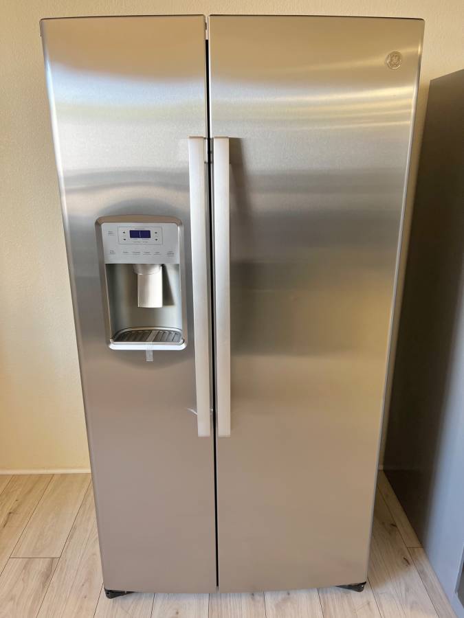 36 INCH GE GZS22IYNYHFS Counter Depth Side by Side Freestanding Refrigerator * New Open Box * 21.8 Cu. Ft. , Showcase LED Lighting, External Filtered Water Dispenser , Ice Dispenser AHAM Fingerprint Resistant Stainless Steel .