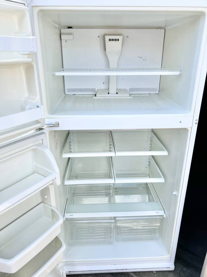 32 Inch Whirlpool ET1FTEXSQ00 21 cu. ft. Top-Freezer Refrigerator , White , Used Condition , Freestanding , Automatic Defrost , Spill Safe Shelves , Gallon Door Storage ,