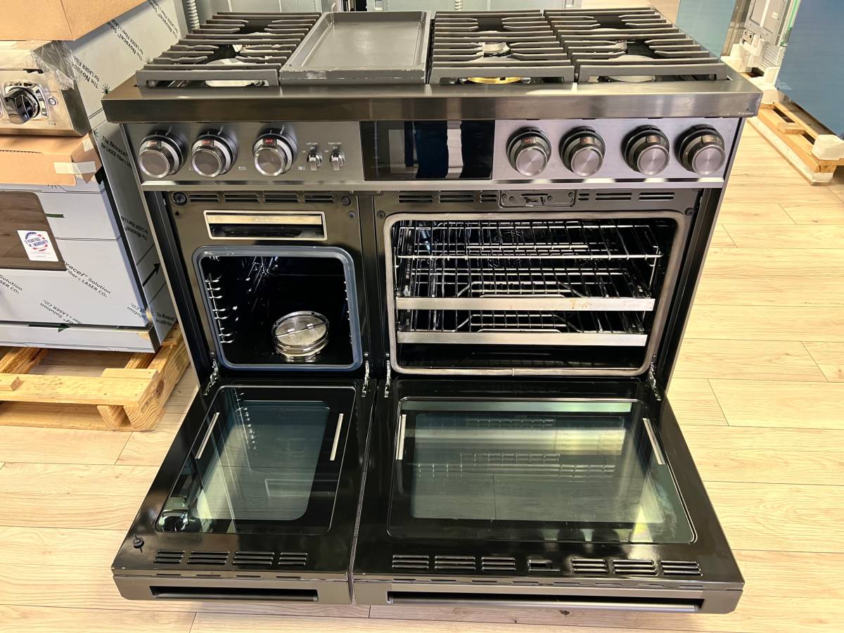48 INCH Dacor Contemporary DOP48M96DLM Freestanding Professional Dual Fuel Smart Range with 6 Sealed Burners, Double Oven, 6.6 Cu. Ft. , Steam, Self-Clean, Dual-Stack Burners, Electric Griddle, Graphite Stainless, Gas * New Open Box *