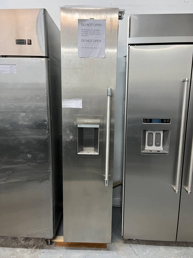 18 INCH Thermador Freedom T18ID900LP Freezer Column External Water Ice Dispenser Soft Close Drawers, Open Door Assist, Diamond Ice TFT Control Panel, Panel Ready, Adjustable Shelves, Left-Swing Door Hinge , STAINLESS STEEL PANELS INCLUDED