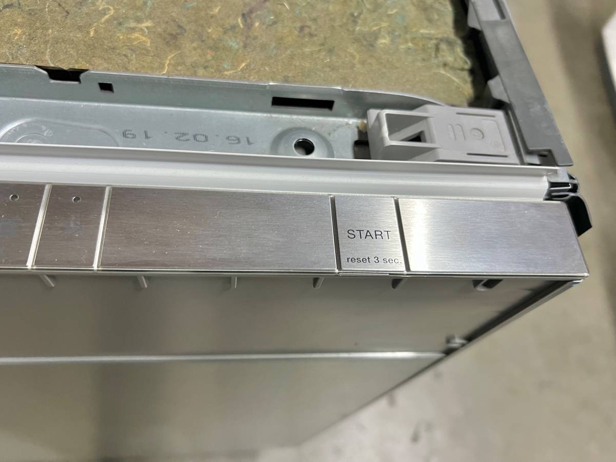 24 INCH GAGGENAU DF251761/52 Fully Integrated Dishwasher Panel Ready , 14 Place Setting , 2 Cycle Options , Adjustable Upper Rack , 3rd Rack , Glass Protection , Load Sensor , 44 dBA , Energy Star New Open Box