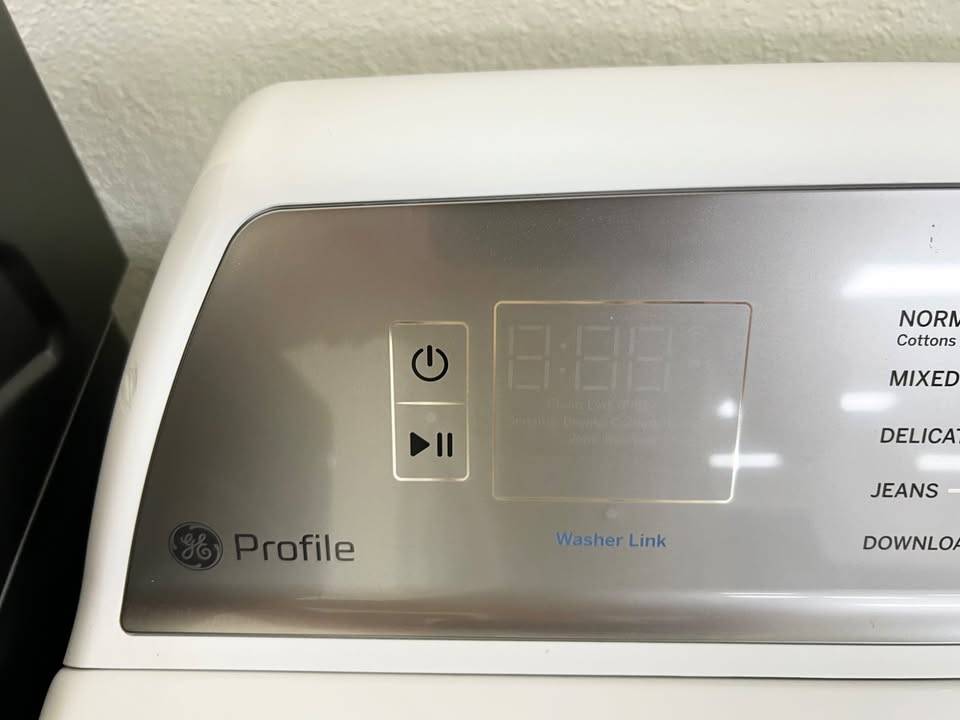 27 INCH GE Profile PTD60EBSRWS Electric Dryer 7.4 Cu. Ft. Sanitize Built-In WiFi Powered by SmartHQ, Washer Link, Sanitize Cycle, My Cycle, Quick Dry, Sensor Dry, Eco Dry, * New Open Box * Energy Star, White .