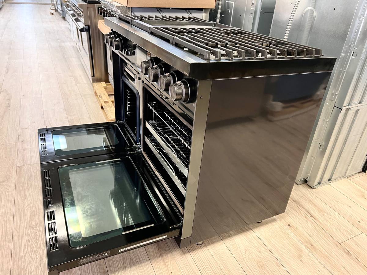 48 INCH Dacor Contemporary DOP48M96DLM Freestanding Professional Dual Fuel Smart Range with 6 Sealed Burners, Double Oven, 6.6 Cu. Ft. , Steam, Self-Clean, Dual-Stack Burners, Electric Griddle, Graphite Stainless, Gas * New Open Box *