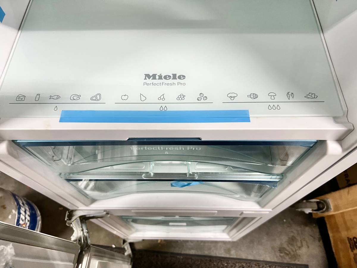 24 INCH Miele KFNS37692iDE1 Built-In Bottom Freezer Refrigerator NEW * Open Box Panel Ready , Ice Maker , 8.68 Cu Ft , No Frost , Dyna Cool , Flexi Tray , Soft Close Door , Clean Touch Steel Rear Panel , Energy Star .