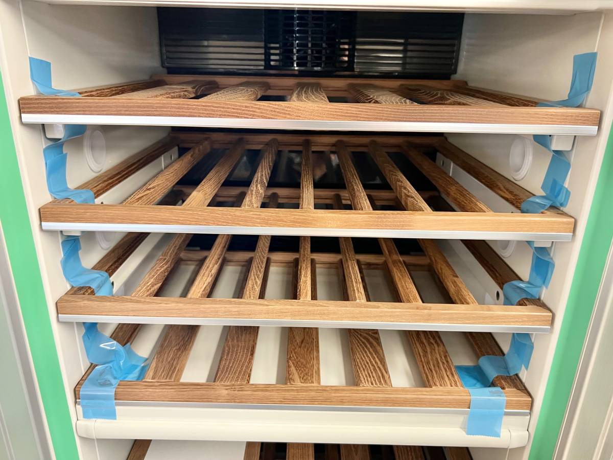24 INCH Miele Master Cool Series KWT1603SF Built-in Wine System 102-Bottle Capacity, 14 Acacia Wood Shelves, 3 Independent Temperature Zones, UV-Filtering Glass Door Clear Vision Display Stainless Steel, Right Hinge Door Swing * New Open Box