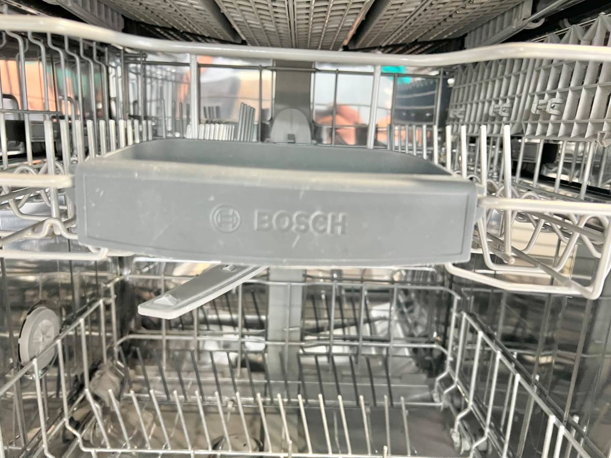 24 INCH Bosch Built In Dishwasher White , Stainless Steel Inside , Used Condition
