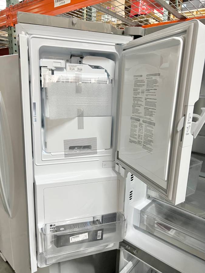 36 INCH LG LRYKC2606S Counter-Depth MAX French Door Refrigerator  Smart  26 Cu. Ft., 4 Split Shelves, UV nano Dispenser, 3 Ice Maker,  ADA , Print Proof Stainless Steel .