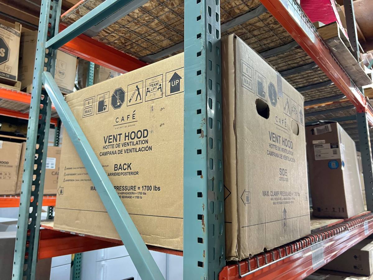 30 Inch GE Cafe CVW93044PWM Wall Mount Range Hood 600 CFM White * New Open Box * Commercial Wall Mount Range Hood ,  4 Speed , 600 CFM Blower , Push Button Control ,  LED Lights , Night Light , Chef Connect , Wi-Fi ,  UL , ADA , Matte White .