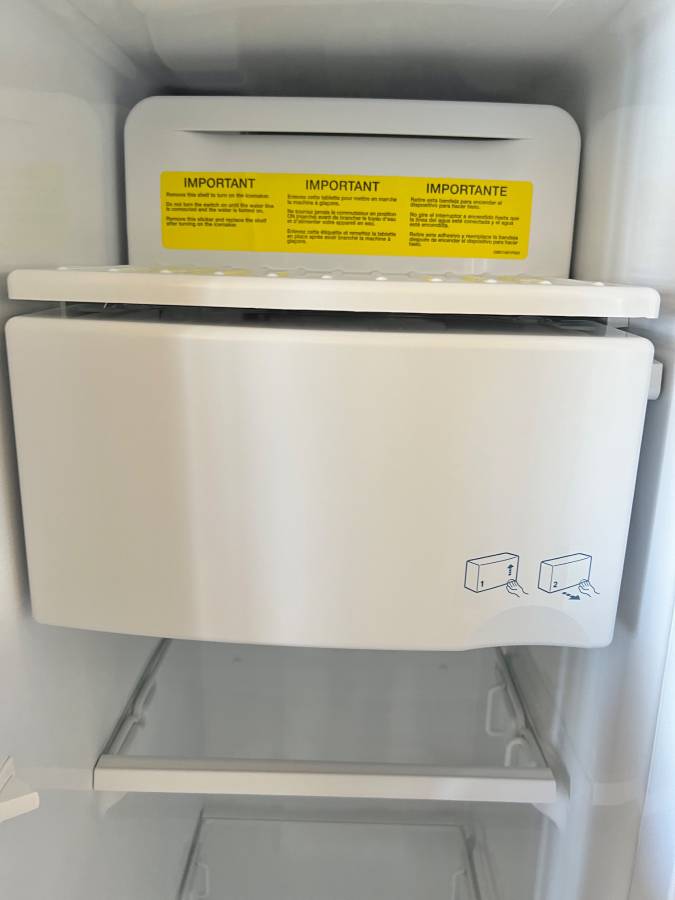 36 INCH GE GZS22IYNYHFS Counter Depth Side by Side Freestanding Refrigerator * New Open Box * 21.8 Cu. Ft. , Showcase LED Lighting, External Filtered Water Dispenser , Ice Dispenser AHAM Fingerprint Resistant Stainless Steel .