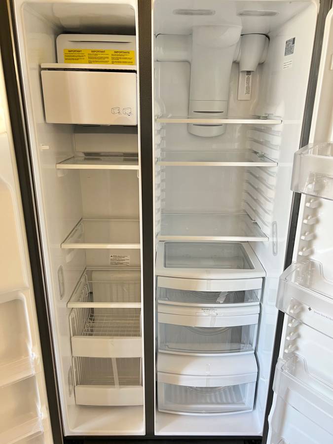 36 INCH GE GZS22IYNYHFS Counter Depth Side by Side Freestanding Refrigerator * New Open Box * 21.8 Cu. Ft. , Showcase LED Lighting, External Filtered Water Dispenser , Ice Dispenser AHAM Fingerprint Resistant Stainless Steel .
