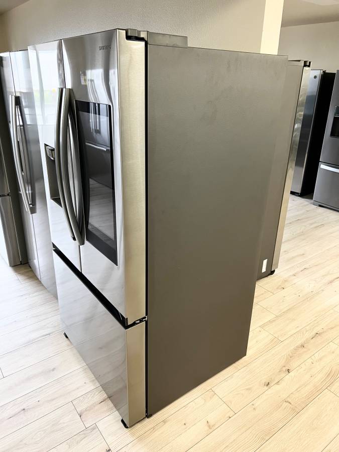 36 INCH Samsung RF32CG5900SRAA FAMILY HUB ! Refrigerator LCD Screen * New Open Box * Refrigerator Family Hub 30 Cu Ft , Dual Auto Ice Maker , Wi-Fi , ADA Compliant , ENERGY STAR Certified , Fingerprint Resistant , Stainless Steel.