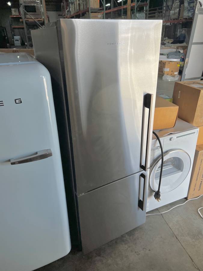 25 INCH Fisher & Paykel RF135BDLJX4 Counter Depth Refrigerator * NEW * Open Box Stainless Steel