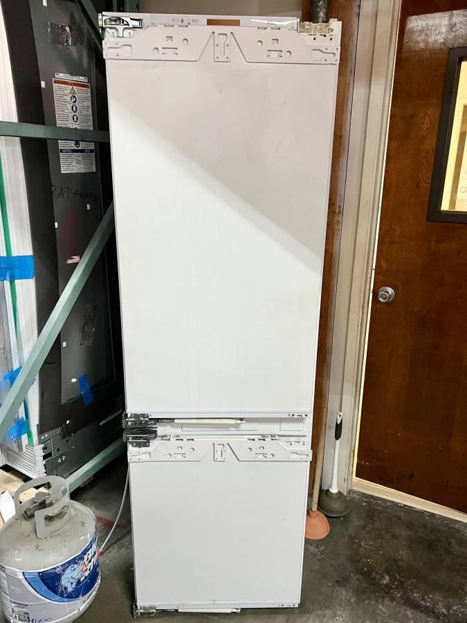 24 INCH Miele KFNS37692iDE1 Built-In Bottom Freezer Refrigerator NEW * Open Box Panel Ready , Ice Maker , 8.68 Cu Ft , No Frost , Dyna Cool , Flexi Tray , Soft Close Door , Clean Touch Steel Rear Panel , Energy Star .