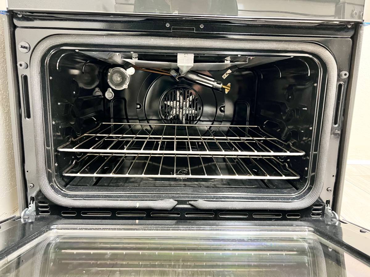 30 INCH GE JGSS86SPSS Slide In Double Oven Gas Range , 5 Sealed Burners, 6.7 Total Oven, Continuous Cast Iron Grate, Integrated Griddle, Steam Clean, ADA * New Open Box *