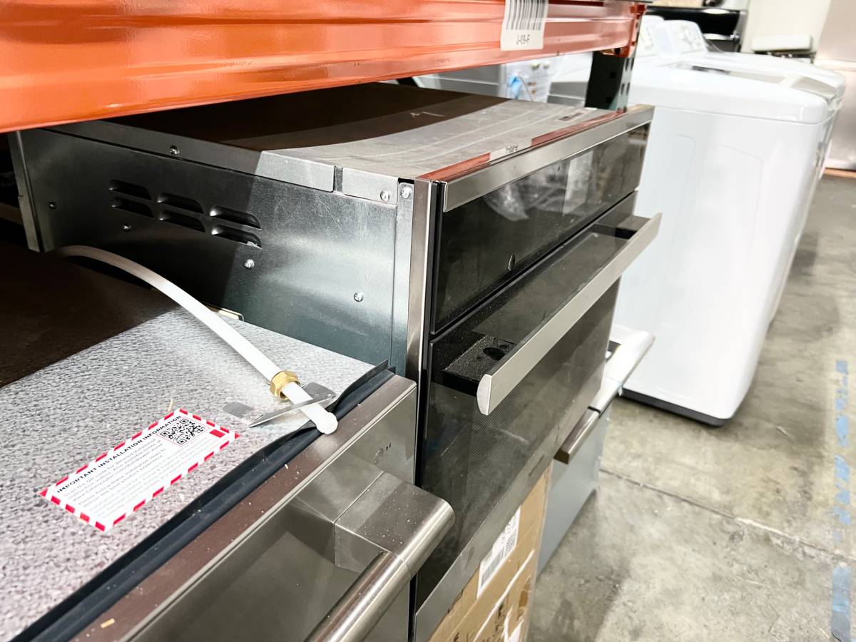 24 INCH Miele DG6600 Single Electric Steam Oven , European Convection * New Open Box * Stainless MasterChef , MultiSteam , Temperature Probe , XL Cavity , PerfectClean Finish , Sensor Tronic Controls , Silhouette Handle, Sabbath Mode, Clean Touch Steel