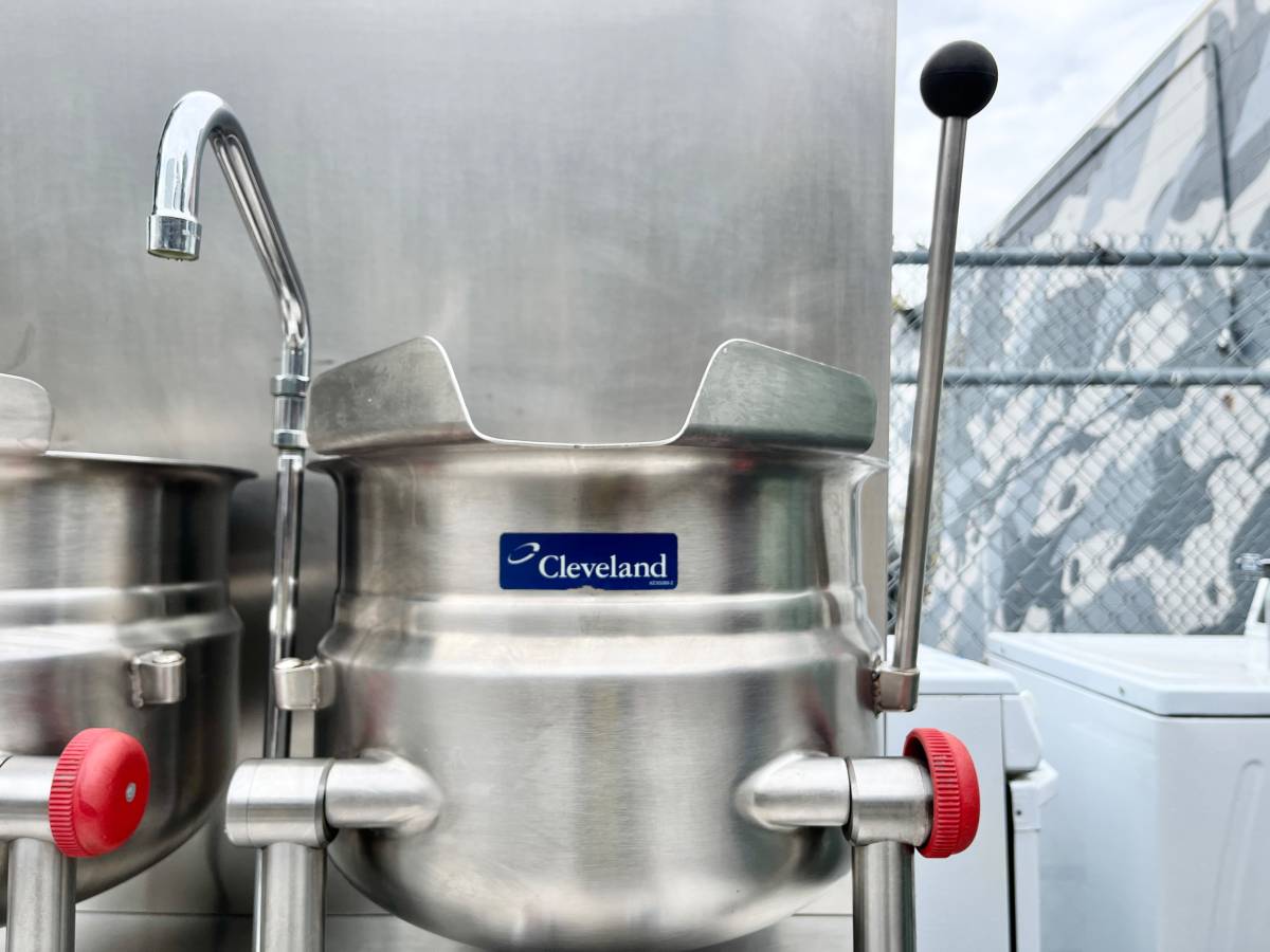 Commercial Cleveland Range 36GMK66200 Twin 6 Gal Gas Kettle Cabinet * Used Condition
