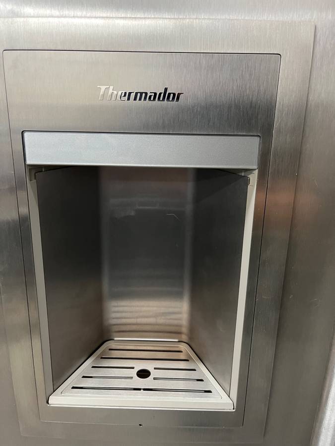 18 INCH Thermador Freedom T18ID900LP Freezer Column External Water Ice Dispenser Soft Close Drawers, Open Door Assist, Diamond Ice TFT Control Panel, Panel Ready, Adjustable Shelves, Left-Swing Door Hinge , STAINLESS STEEL PANELS INCLUDED