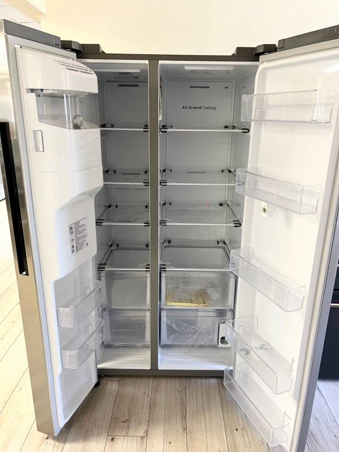 36 INCH Samsung RS27T5561SR Side by Side Refrigerator Family Hub, Alexa Built-In, In-Door Ice Maker, Filtered Water/Ice Dispenser, ENERGY STAR , Fingerprint Resistant Stainless Steel * New Open Box *
