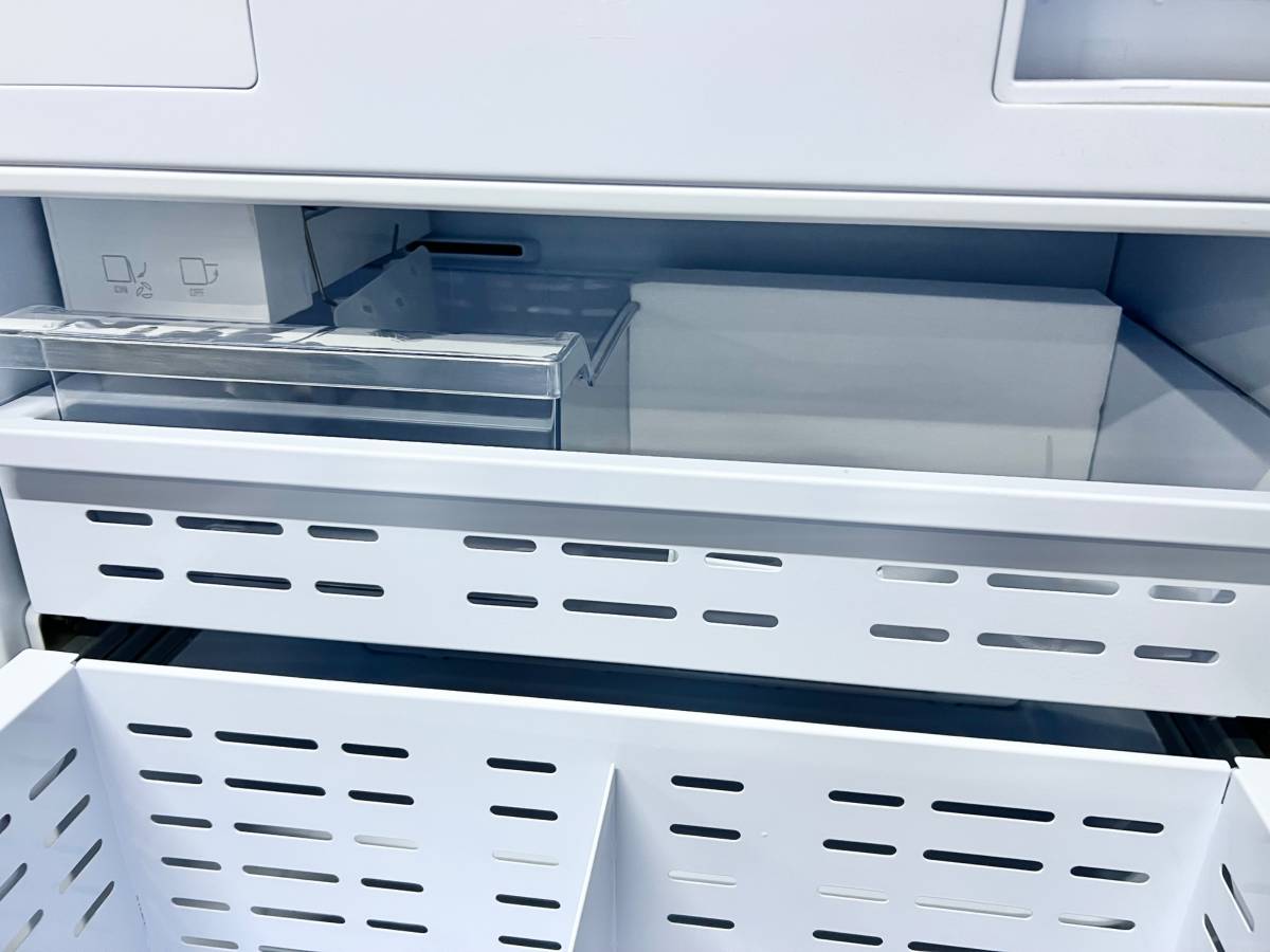 30 INCH Bertazzoni REF30BMBZPNV Panel Ready Built In Refrigerator * New Open Box * 84 Inch Bottom Freezer , Ice Maker , Internal Water, LED Touch, ADA Approved, Energy Star