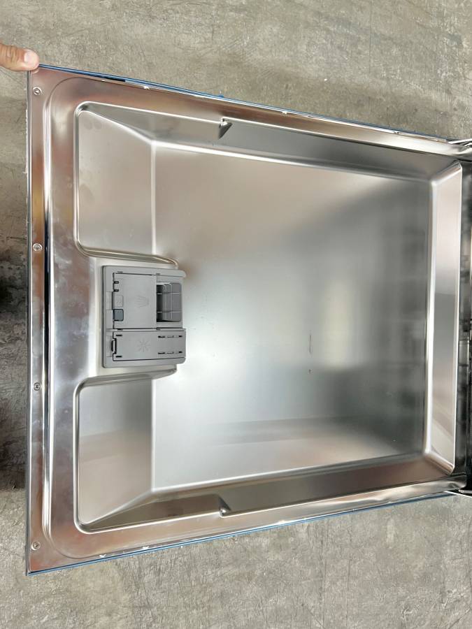 24 INCH Bosch Benchmark SHV9PCM3N Panel Ready Dishwasher * New Open Box Fully Integrated Built In Panel Ready Smart Dishwasher , 9 Wash Cycles , Flexible 3rd Rack , 39 dBA , Precision Wash , Power Control , 16 Place Setting Capacity .