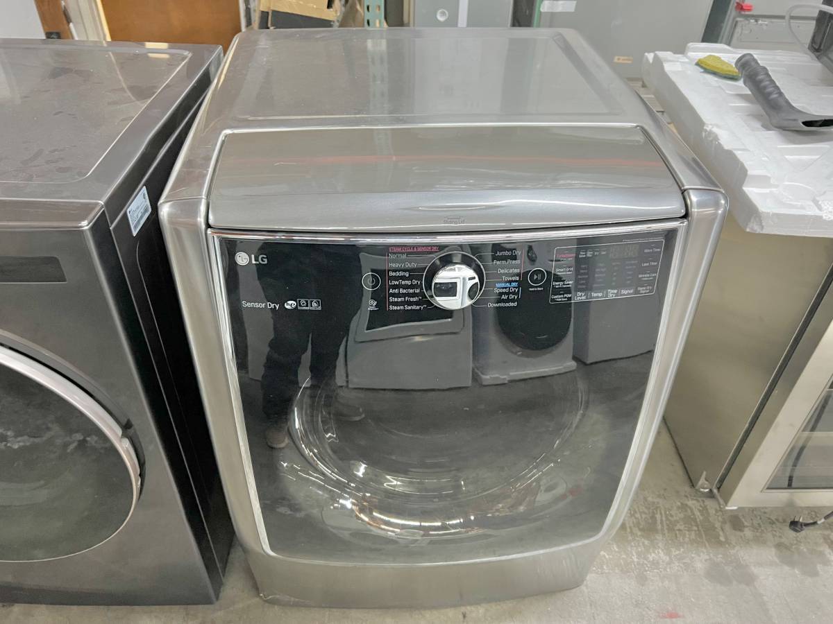 29 INCH LG Turbo Steam Series  DLGX9001V Gas Smart Dryer 9.0 Cu. Ft., Turbo Steam, Thin Q, Flow Sense Duct Clogging Indicator, Never Rust Stainless Steel Drum, Sensor Dry, 14 Dryer Programs, Child Lock, CSA Graphite Steel * New Open Box