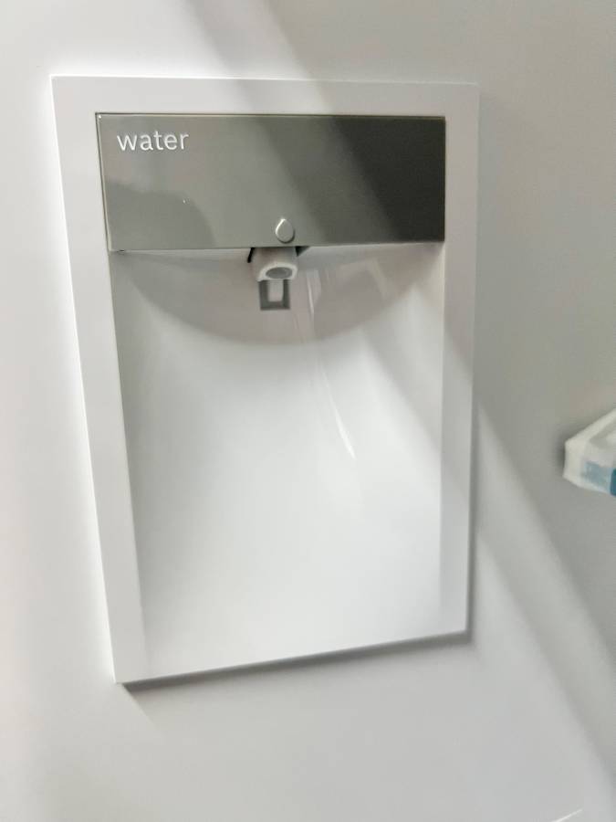 24 INCH Bosch 800 Series B24CB80ESS Freestanding Refrigerator Freezer * New Open Box * Counter Depth Freestanding Bottom Freezer Smart Refrigerator 12.8 cu. ft.  Ice Maker, Internal Water Dispenser , Stainless Steel