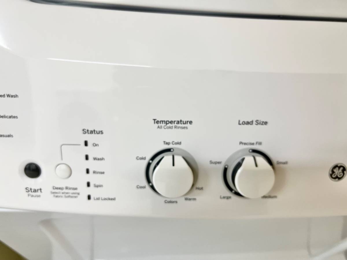 27 INCH GE Stackable GUD27ESSMWW Electric Laundry Center White * New Open Box Auto-load Sensing, Cycle Status Lights, Rotary Controls, 11 Wash Cycles, 6 Wash Rinse Temperatures , 800 RPM , White .