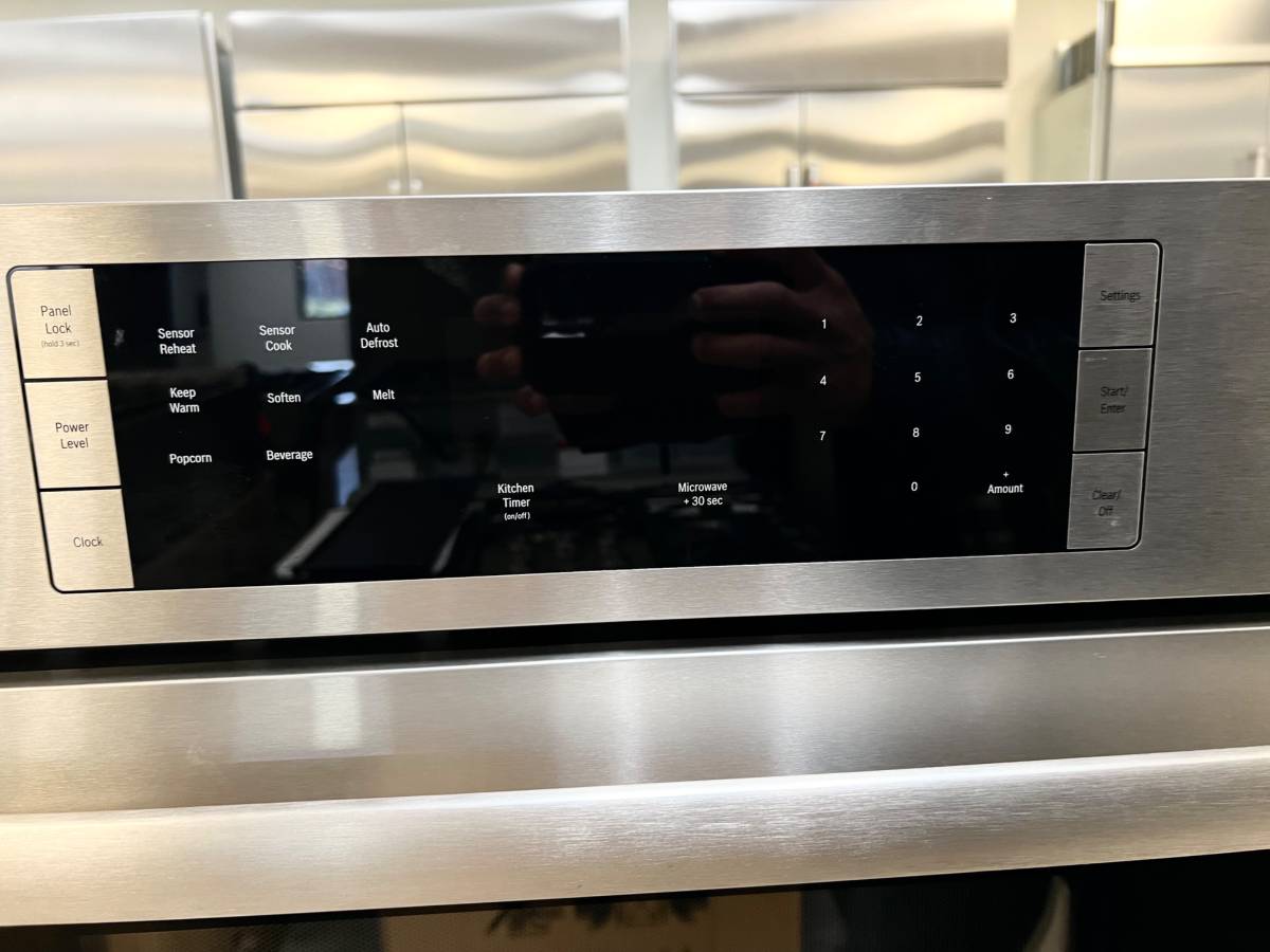 30 INCH Bosch 500 Series HBL57M52UC Double Combination Electric Wall Oven with 6.2 cu. ft. Total Capacity, True Convection, Sensor Cooking, Self-Clean, Popcorn Setting, Glass Turntable , New Open Box