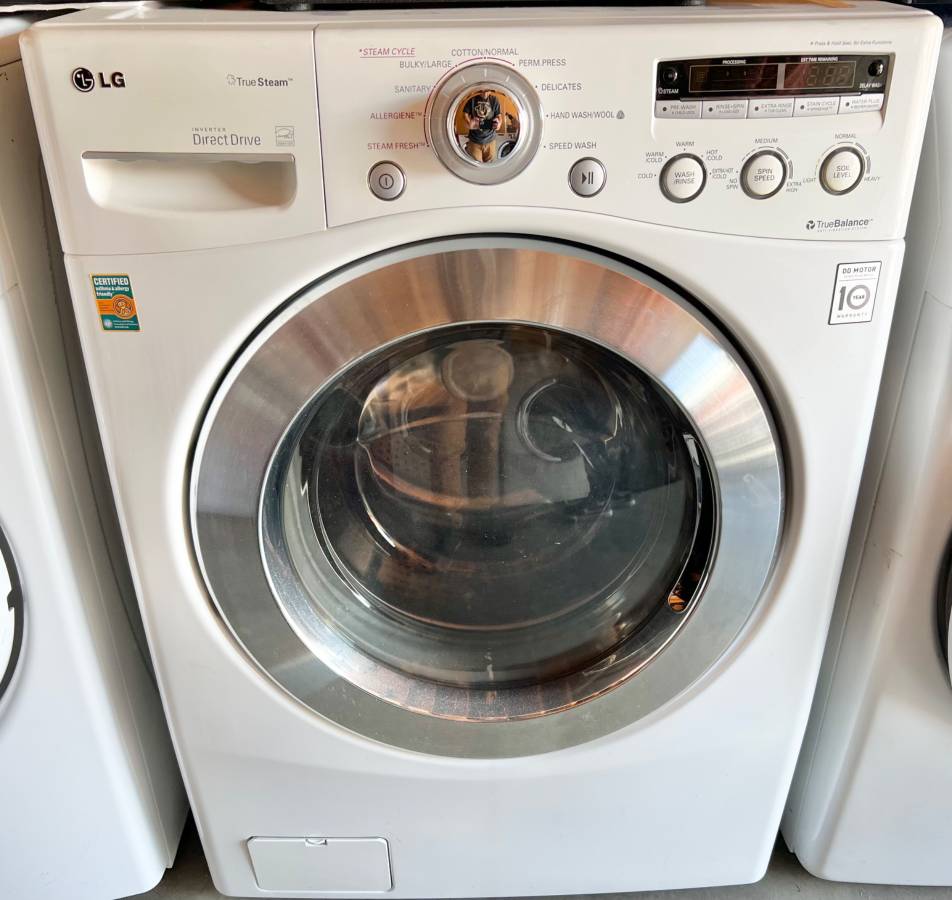 27 INCH LG Steam Washer WM2501HWA  Front-Load Steam Washer White , Used Condition