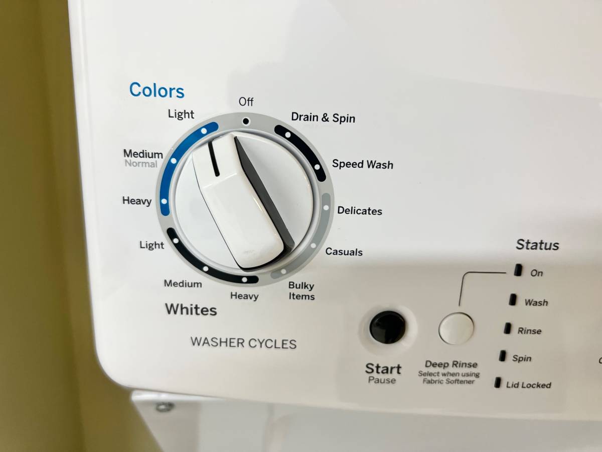 27 INCH GE Stackable GUD27ESSMWW Electric Laundry Center White * New Open Box Auto-load Sensing, Cycle Status Lights, Rotary Controls, 11 Wash Cycles, 6 Wash Rinse Temperatures , 800 RPM , White .