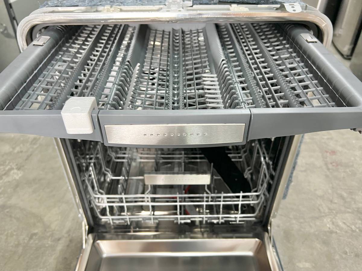 24 INCH Bosch Benchmark SHV9PCM3N Panel Ready Dishwasher * New Open Box Fully Integrated Built In Panel Ready Smart Dishwasher , 9 Wash Cycles , Flexible 3rd Rack , 39 dBA , Precision Wash , Power Control , 16 Place Setting Capacity .