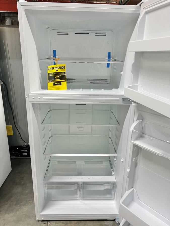 30 INCH Insignia NS-RTM18WHD2 Freezer White Refrigerator * New Open Box * 18.1 Cu Ft