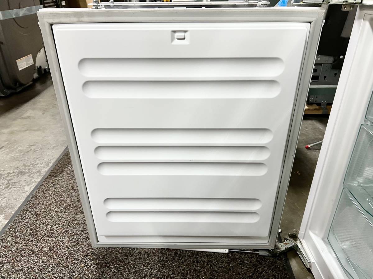 24 INCH Miele KFNS37692iDE1 Built-In Bottom Freezer Refrigerator NEW * Open Box Panel Ready , Ice Maker , 8.68 Cu Ft , No Frost , Dyna Cool , Flexi Tray , Soft Close Door , Clean Touch Steel Rear Panel , Energy Star .